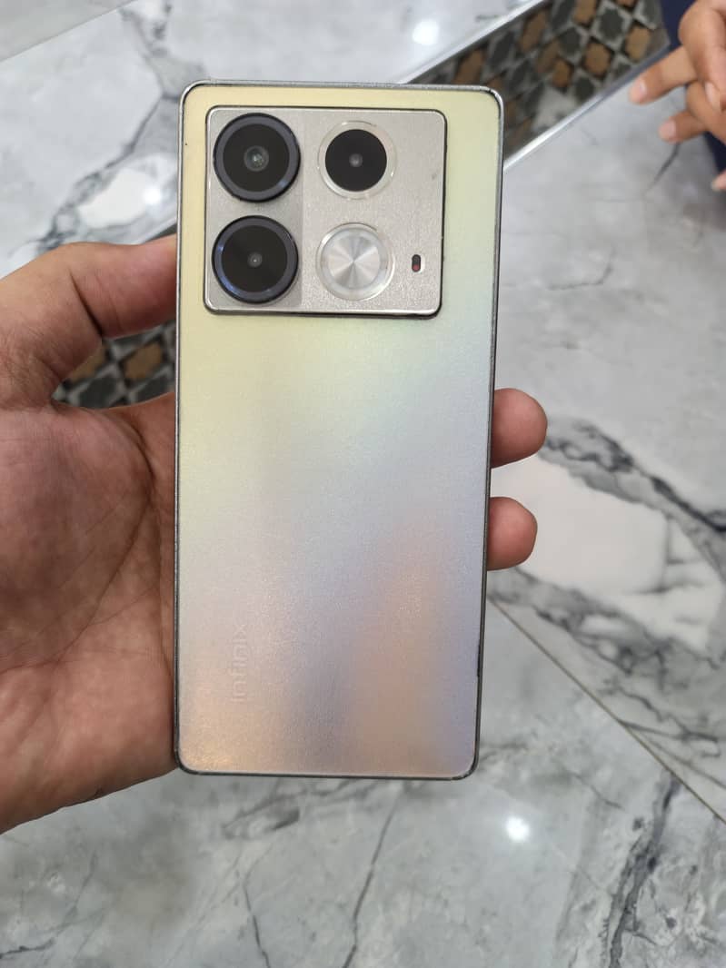 Infinix Note 40 4