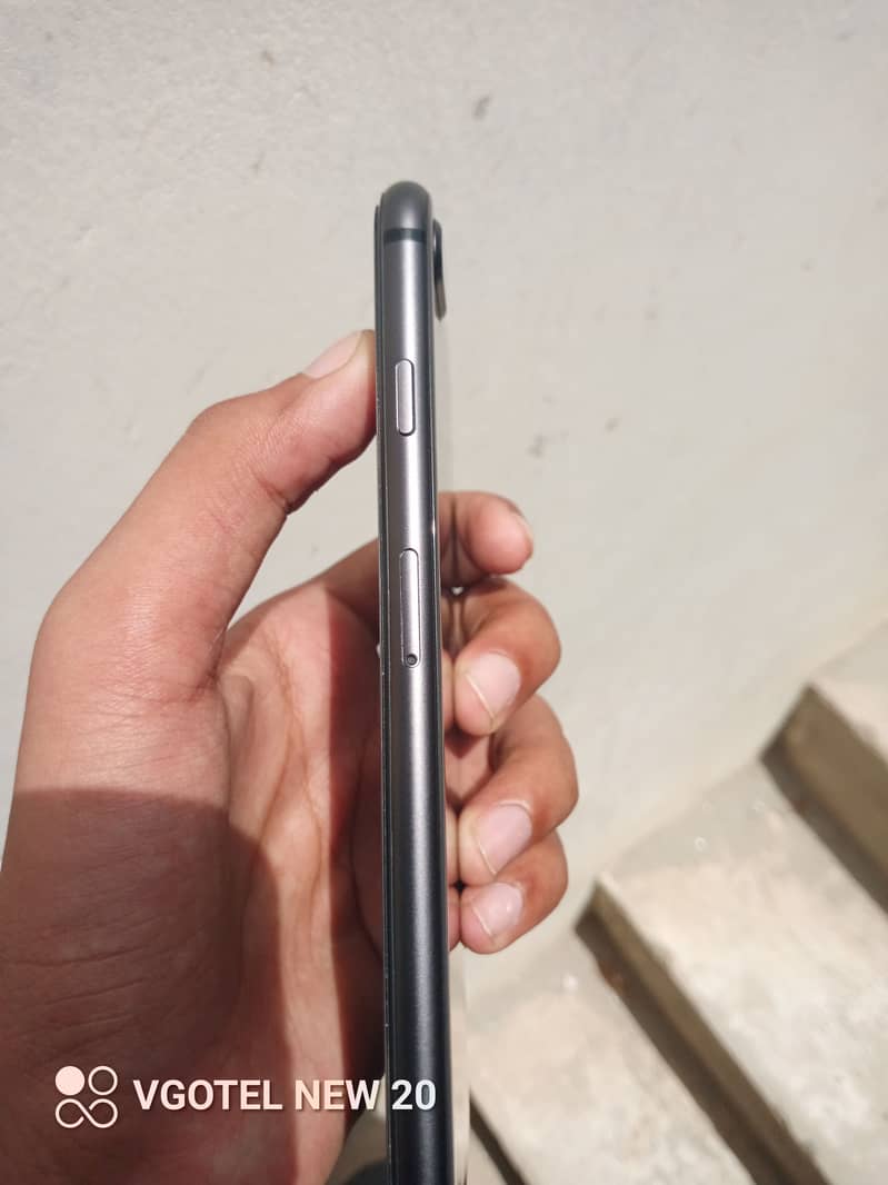 Apple iPhone 8 Plus 0