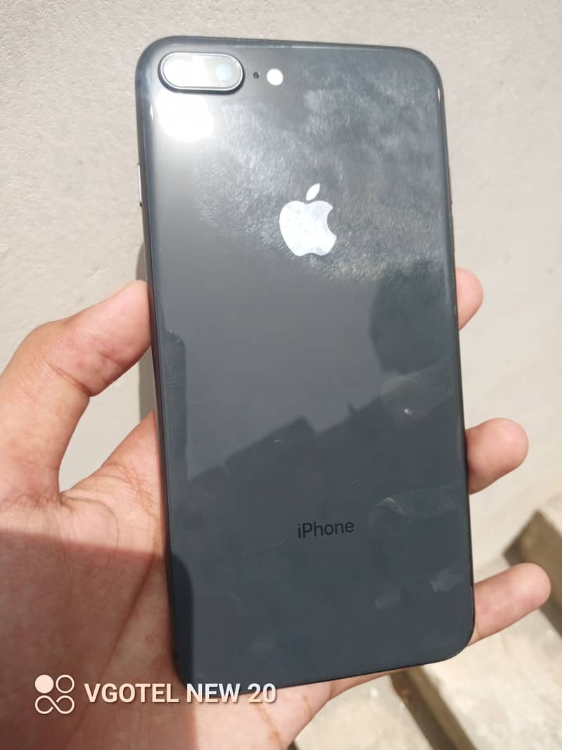 Apple iPhone 8 Plus 1