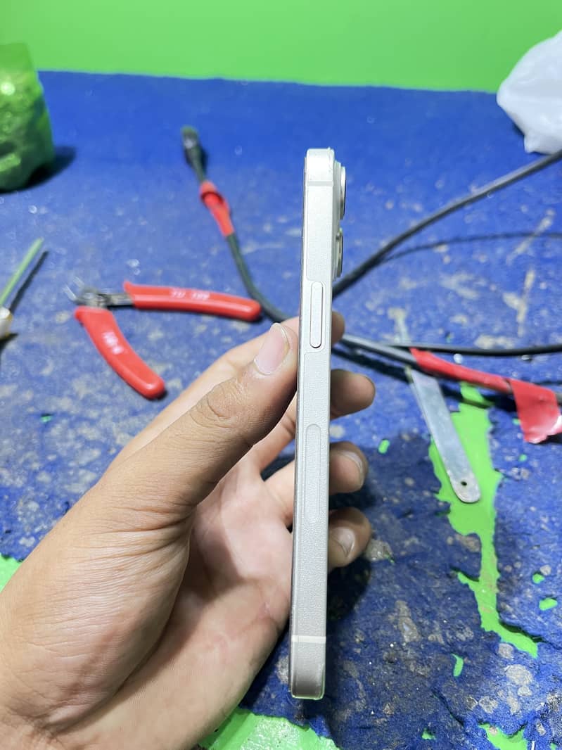 Apple iPhone 14 4