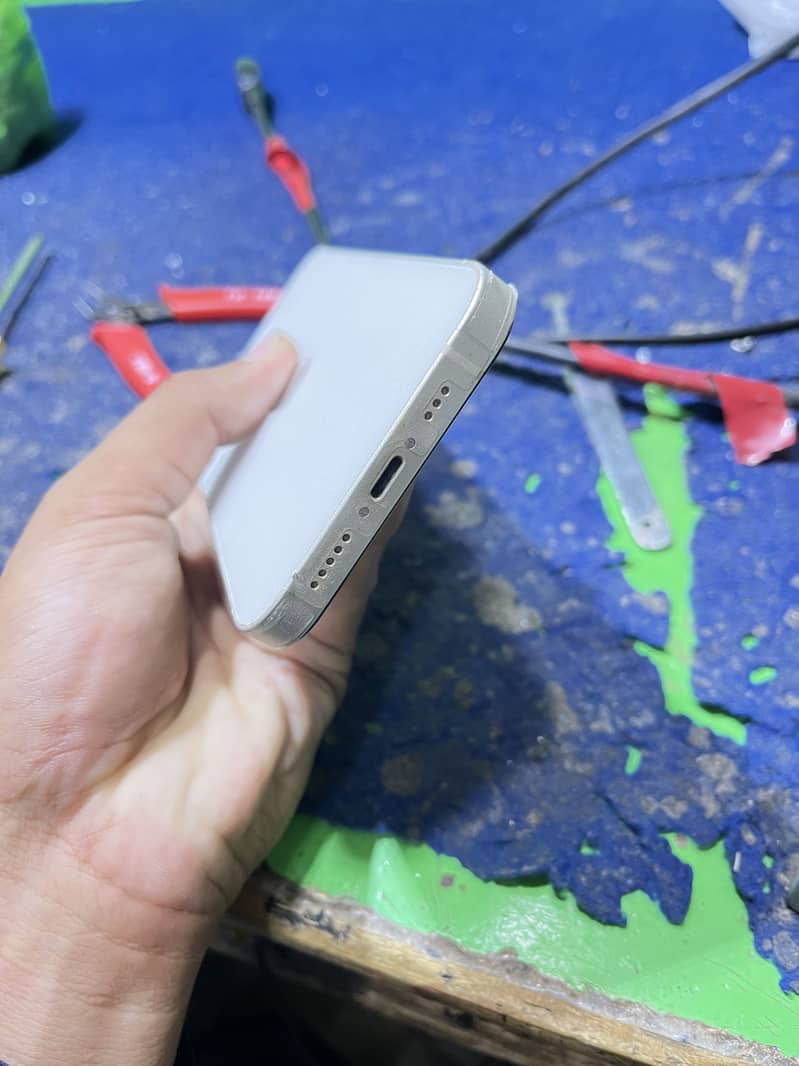 Apple iPhone 14 5