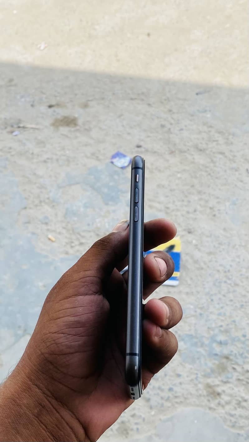 Apple iPhone 11 3