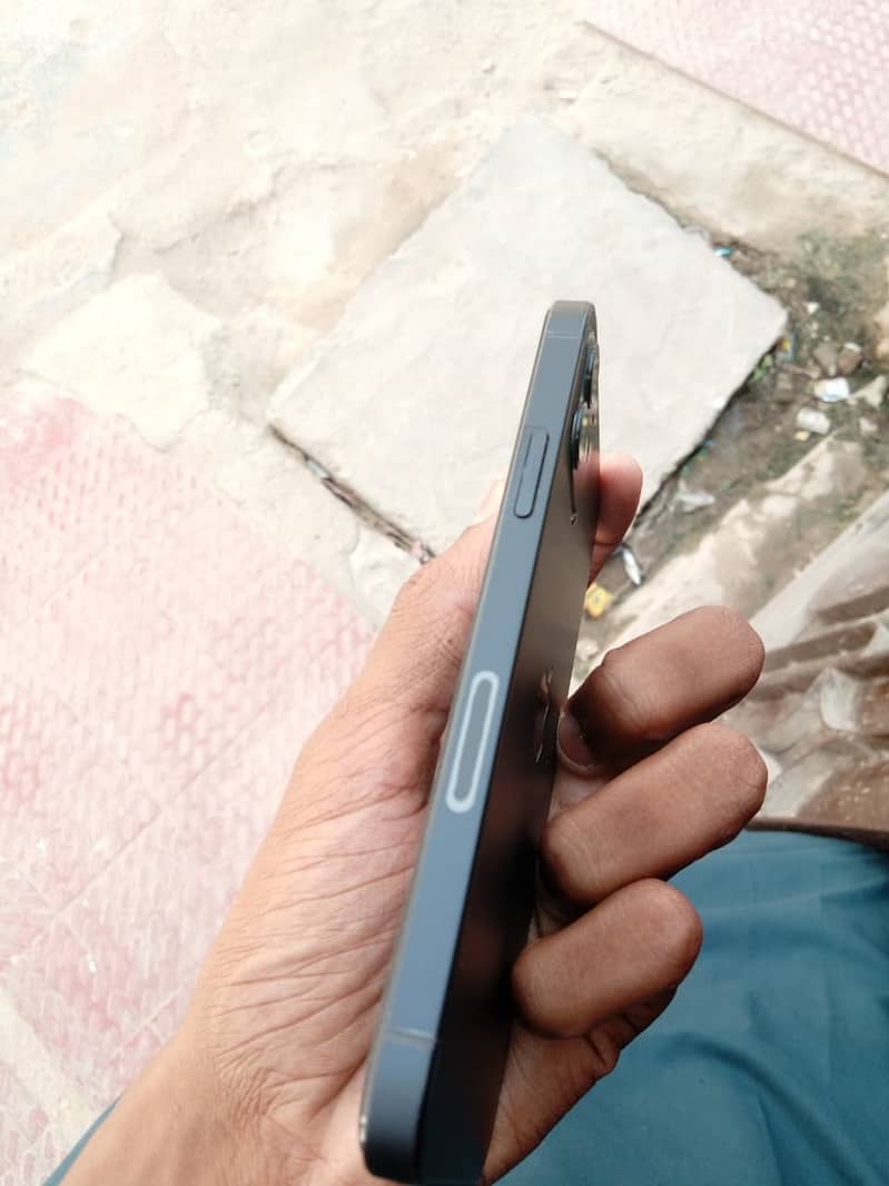 Apple iPhone 12 7