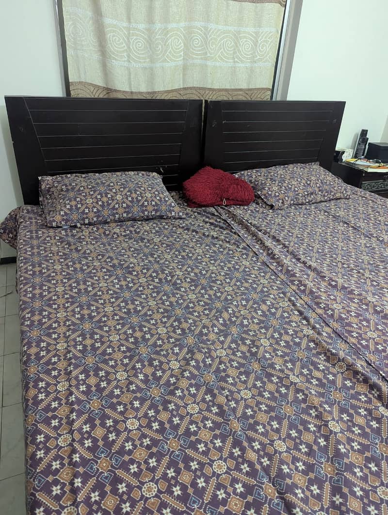2 Single Beds + 2 Side Tables 2