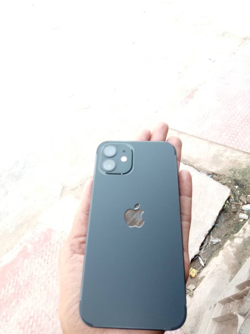 Apple iPhone 12 6