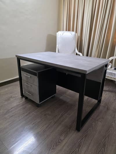 Office/Study Table with Lockable Mobile Drawer Unit