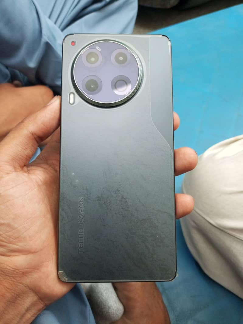 Tecno CAMON 30 0