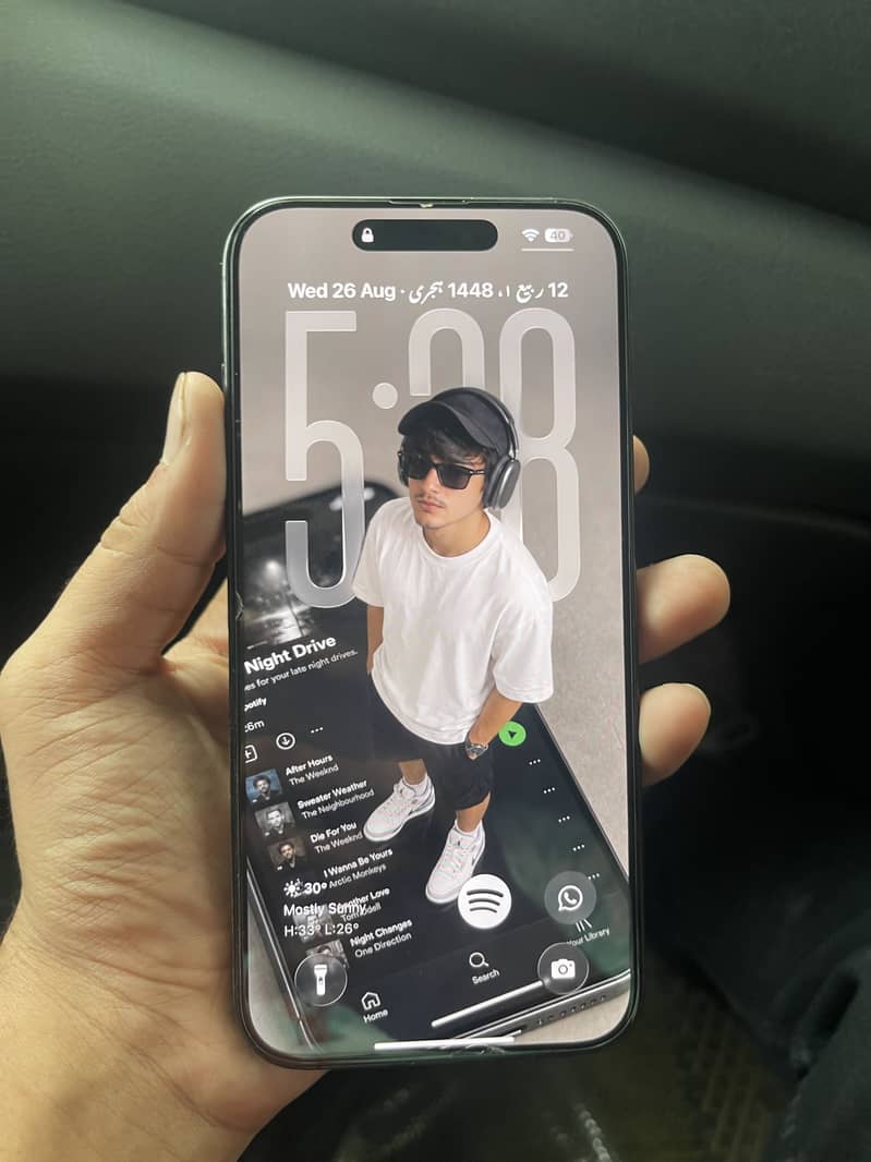 Apple iPhone 16 Pro Max 4