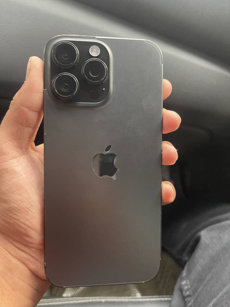 Apple iPhone 16 Pro Max 7