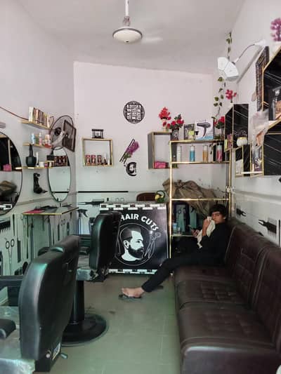 geantce saloon sale