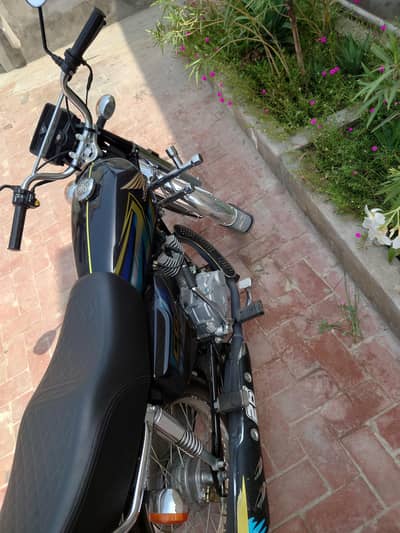 honda 125 Black color for sale excellent condition genuine bike