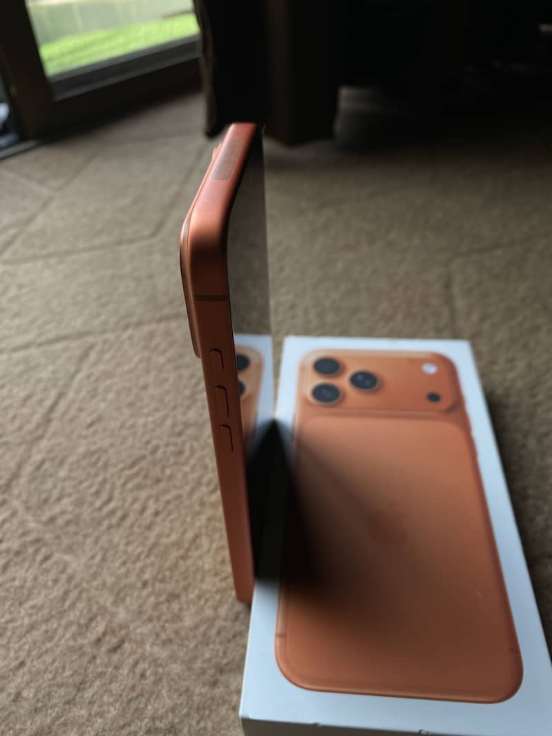 Apple iPhone 17 Pro Max 4