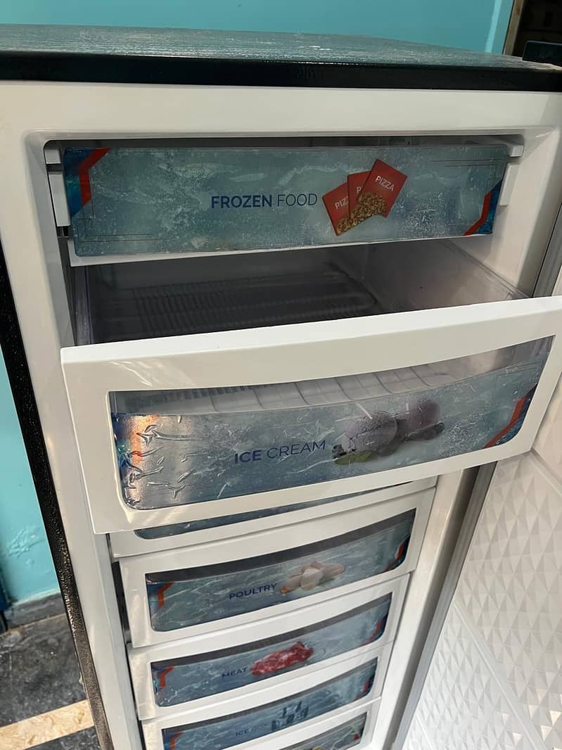 Dawlance vertical freezer 4