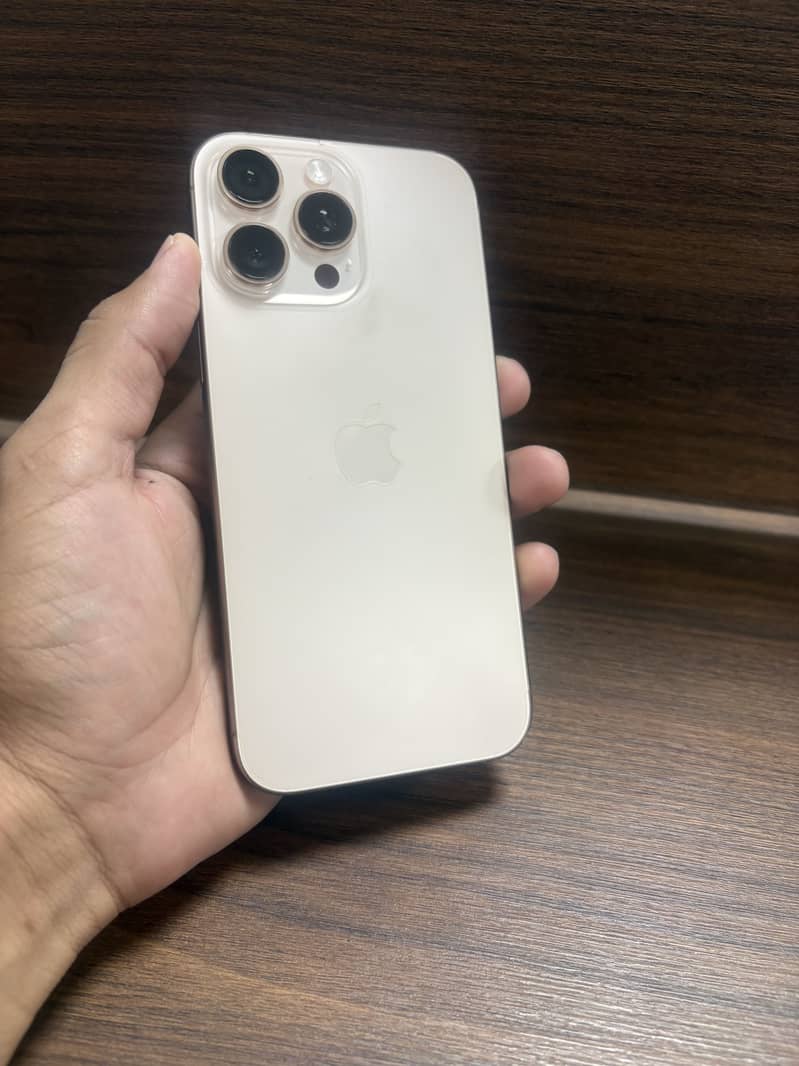 Apple iPhone 16 Pro Max 1