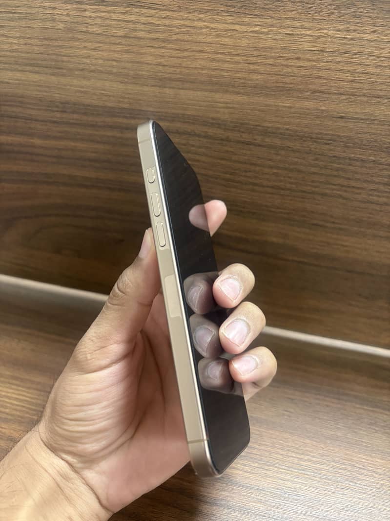 Apple iPhone 16 Pro Max 2
