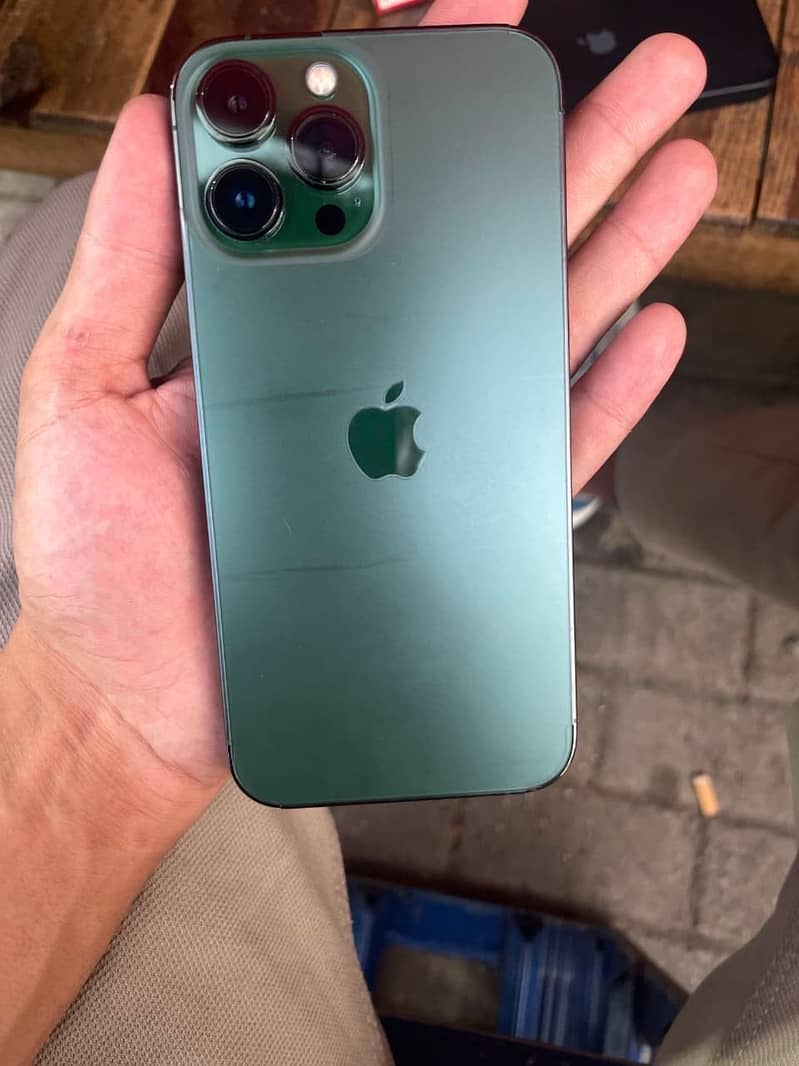 Apple iPhone 13 Pro Max 1