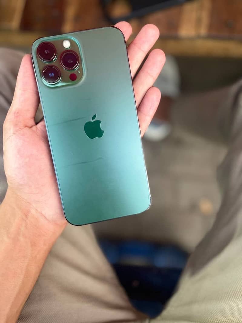 Apple iPhone 13 Pro Max 4