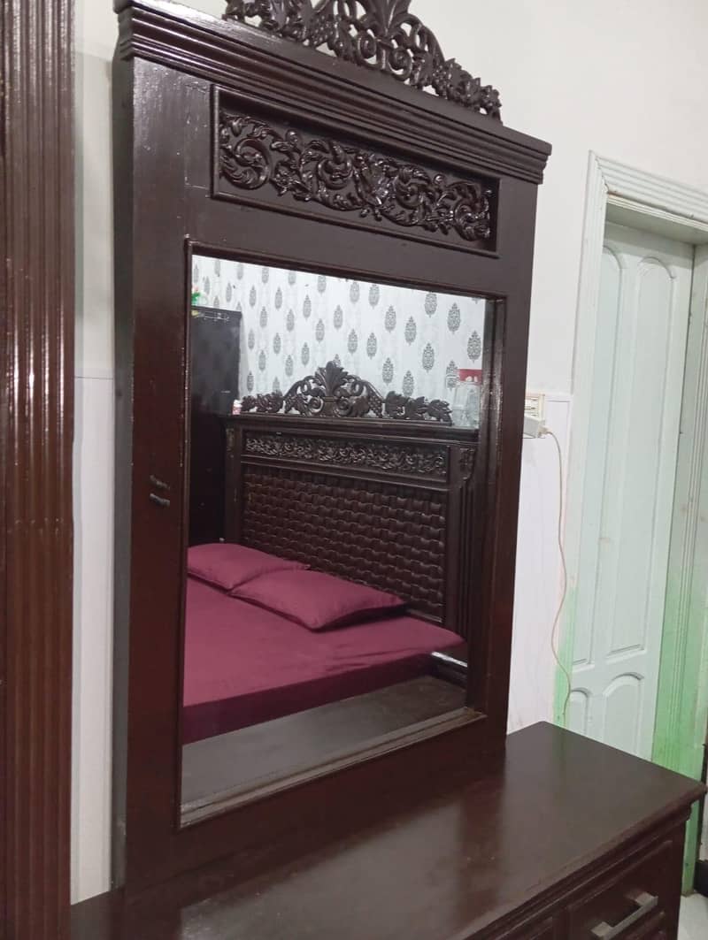 Dressing & Side Table 0