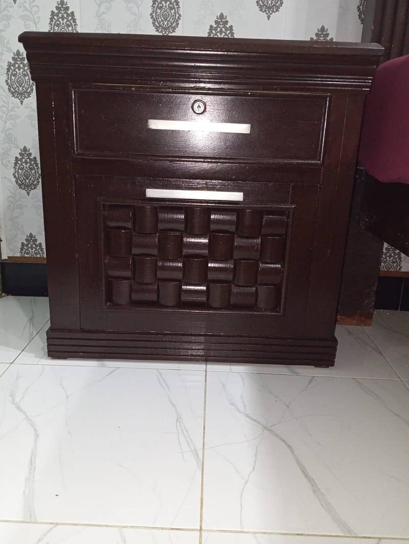 Dressing & Side Table 3