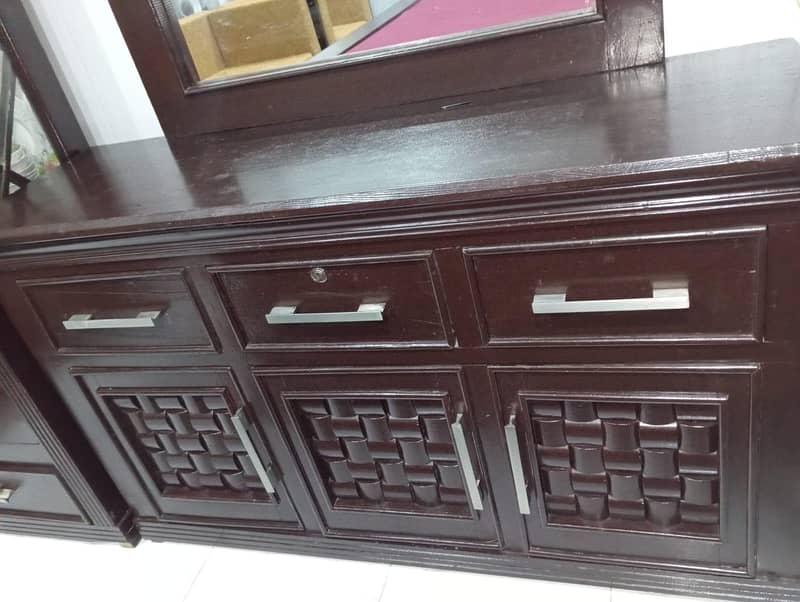 Dressing & Side Table 4