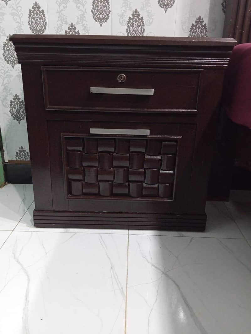 Dressing & Side Table 5
