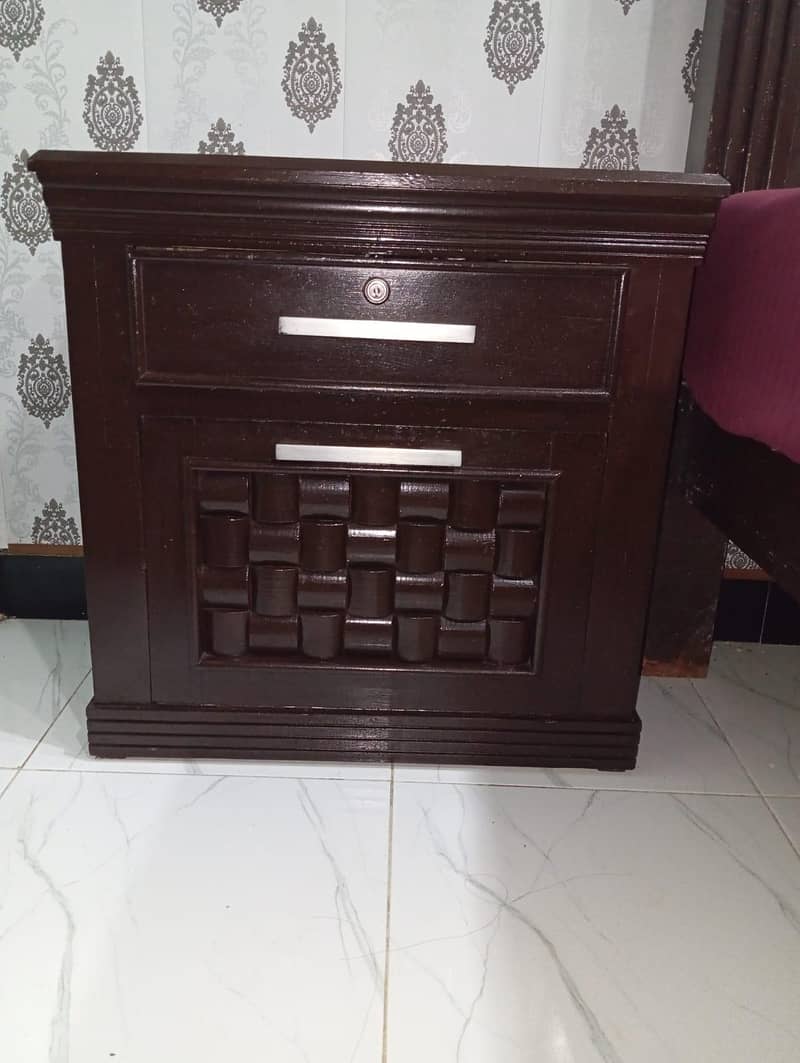 Dressing & Side Table 6