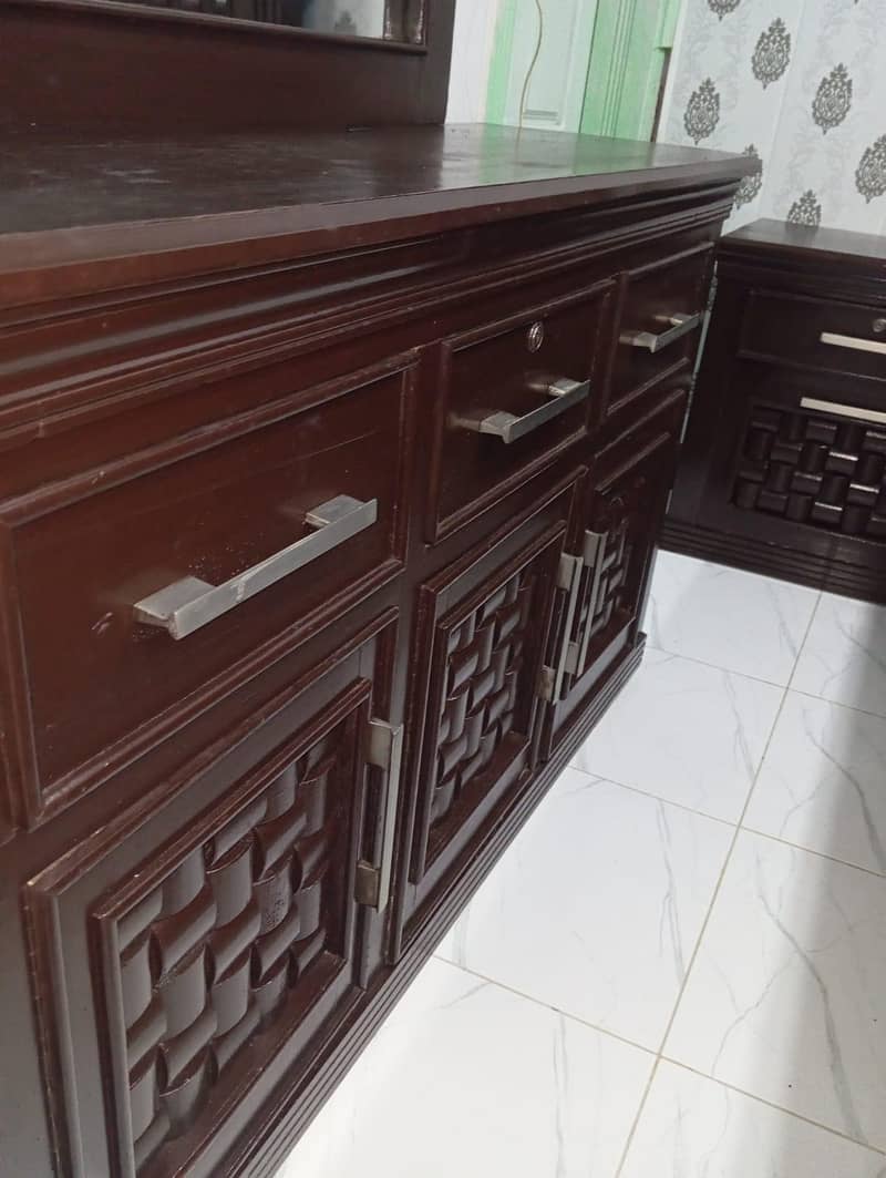Dressing & Side Table 7