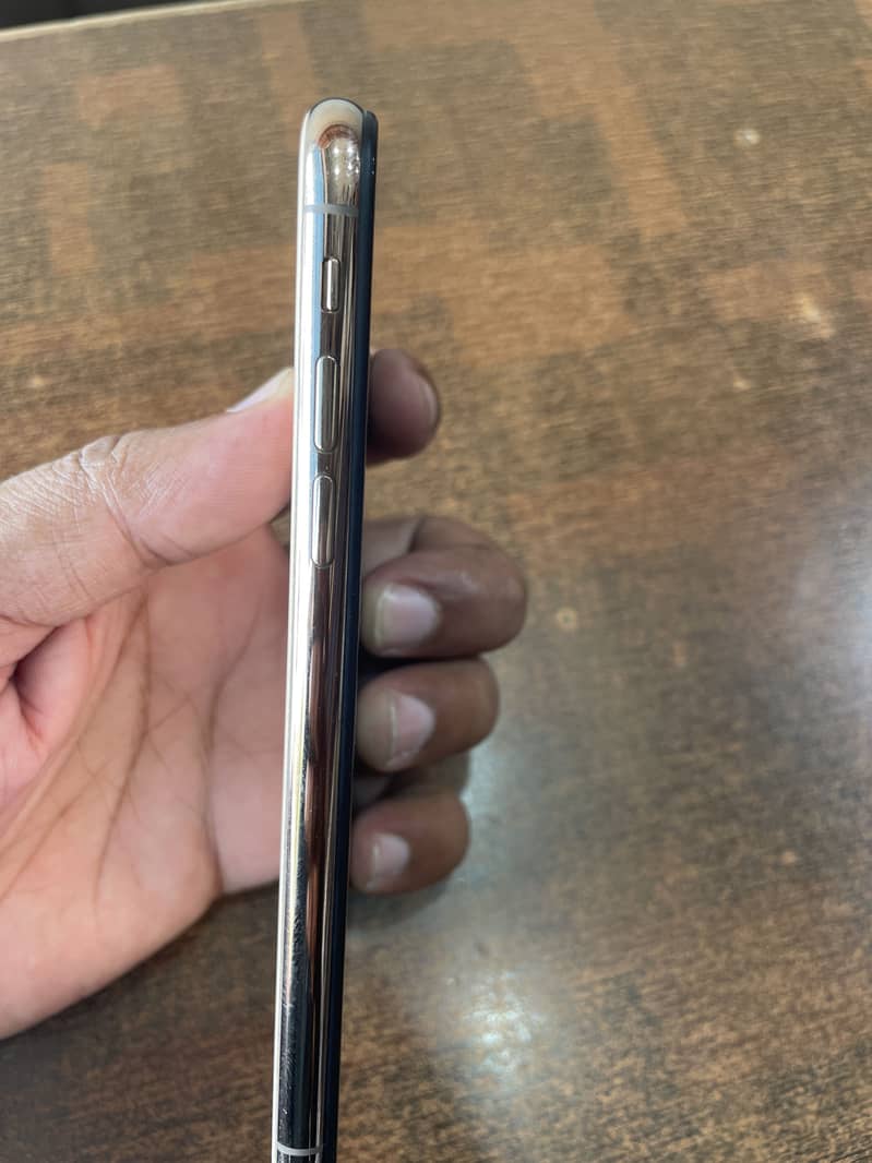 Apple iPhone XS 1