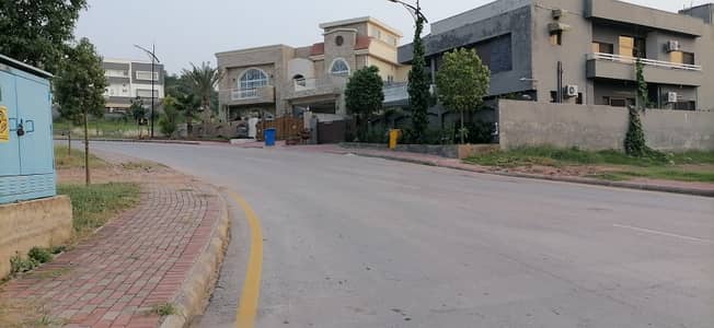 Residential Plot For sale In Bahria Enclave - Sector C2