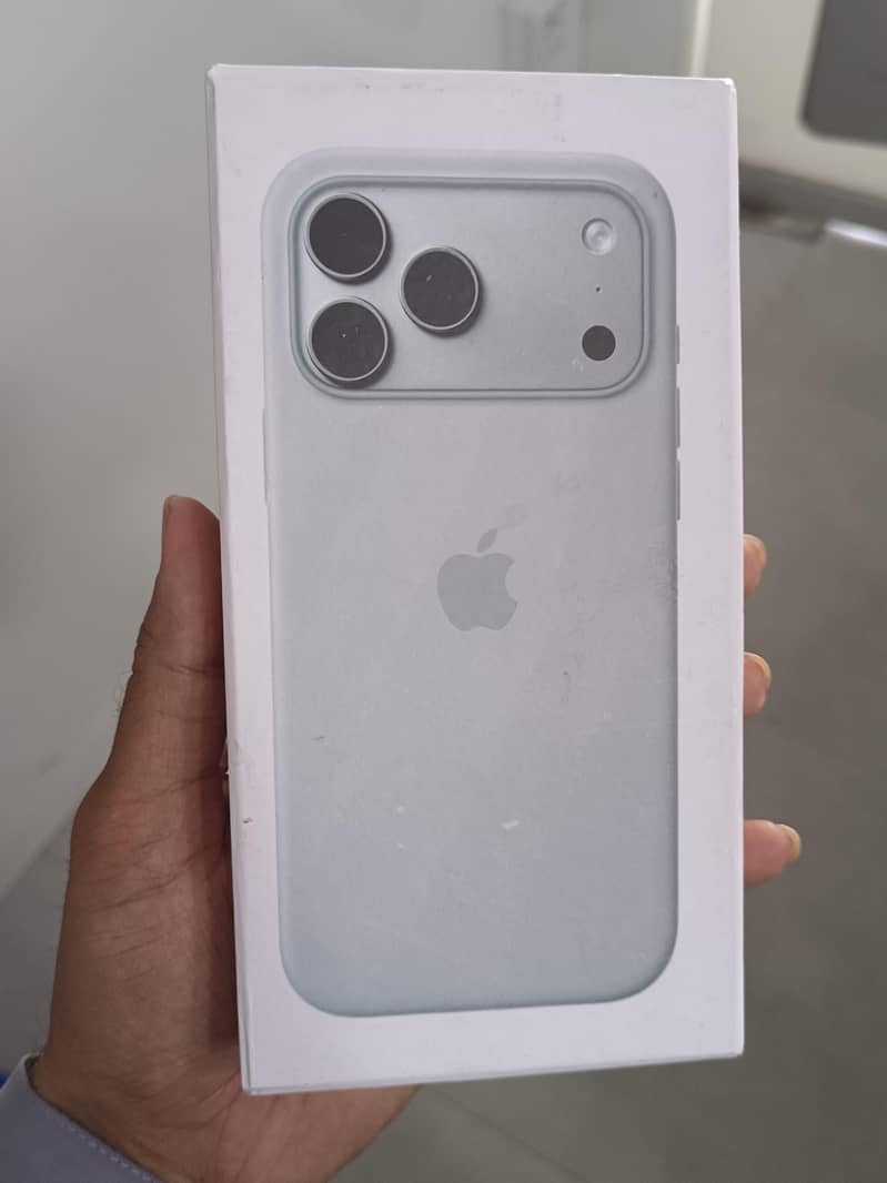 Apple iPhone 17 Pro Max 6