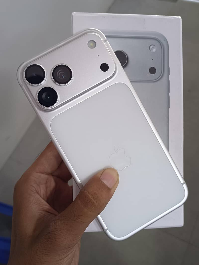 Apple iPhone 17 Pro Max 7