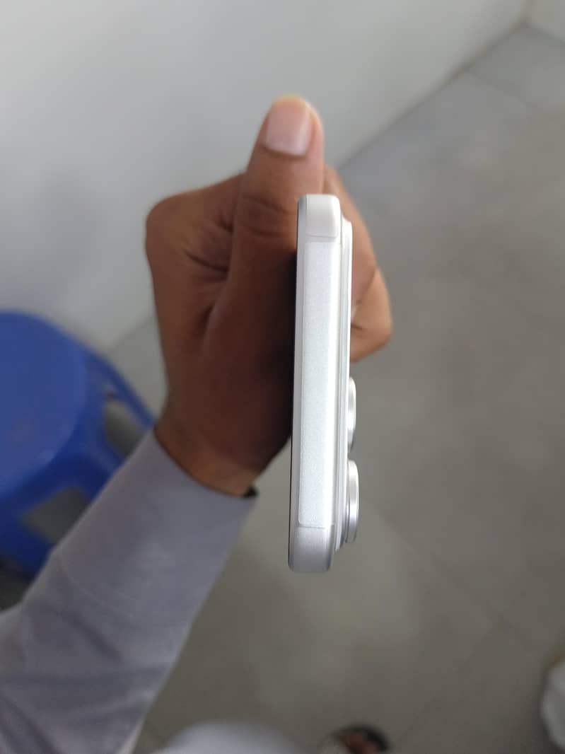 Apple iPhone 17 Pro Max 13