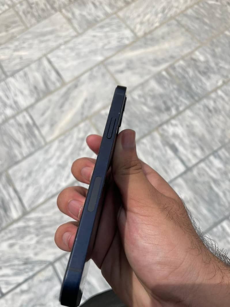 Apple iPhone 12 2