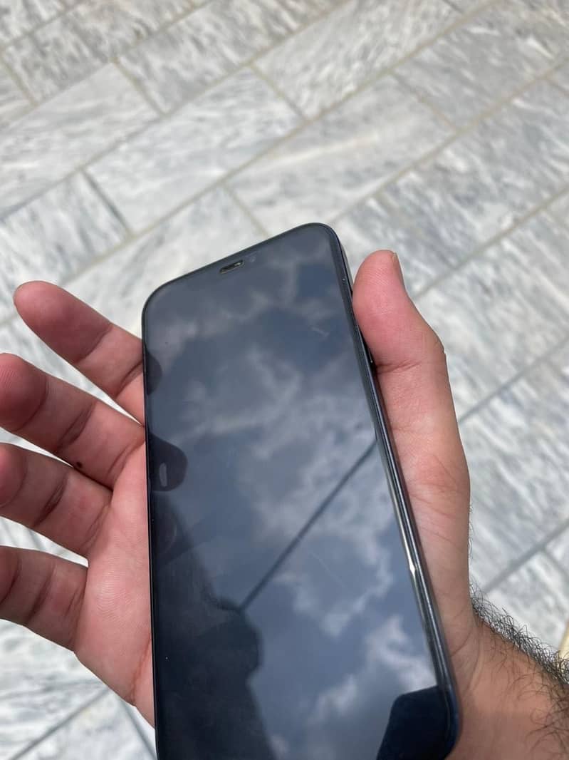 Apple iPhone 12 3