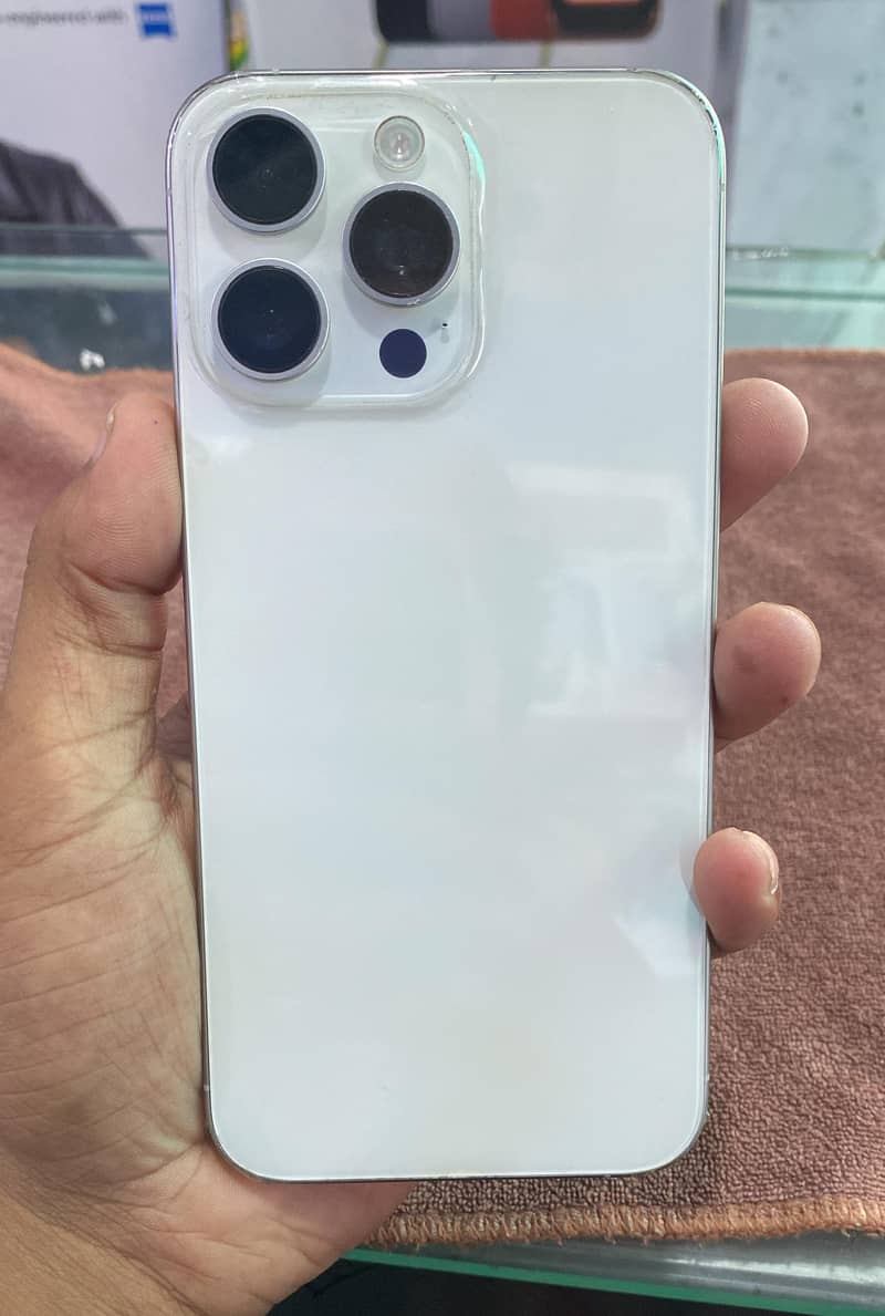 Apple iPhone 15 Pro Max 2