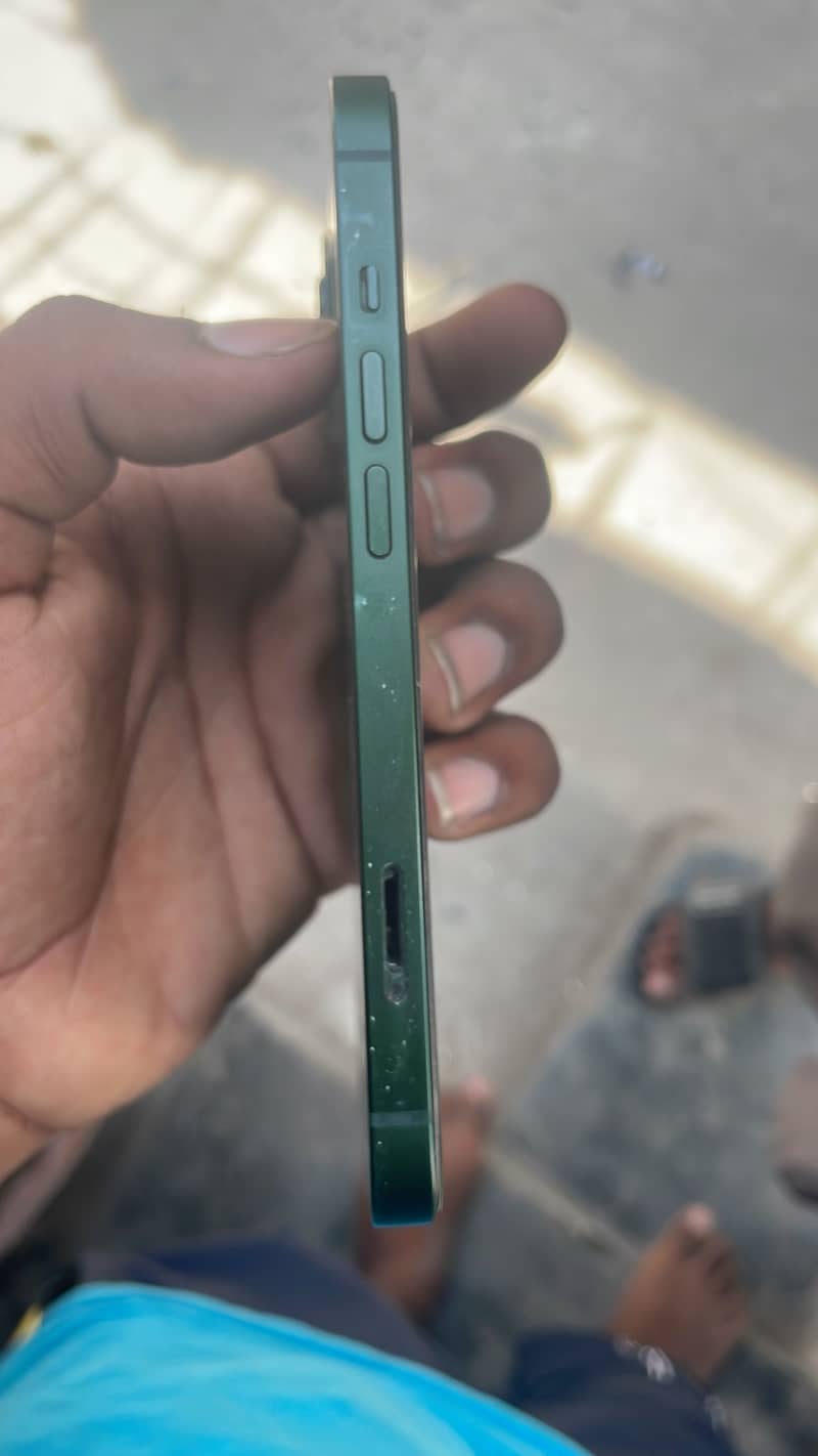 Apple iPhone 13 0