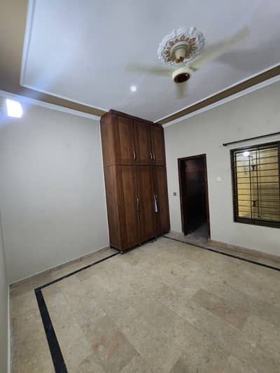 For Bachlor And Silent Office 5 Marla Upper Portion For Rent In Johar Town Block Q | Near Emporium Mall | 2 Bed | Garage