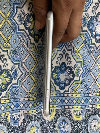 Apple iPhone SE need cash