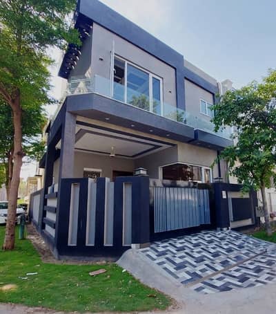 Modern Luxury Home with Sophisticated Architecture