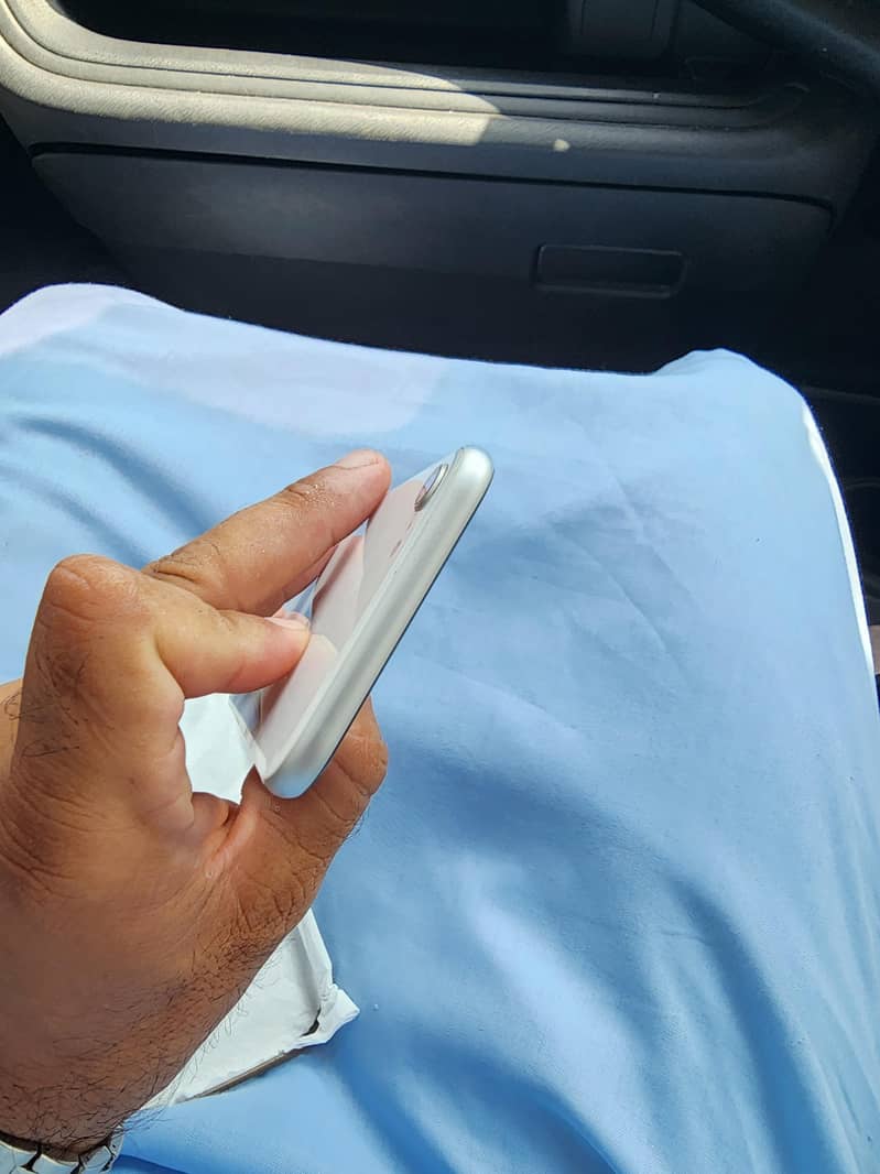 Apple iPhone SE3 4