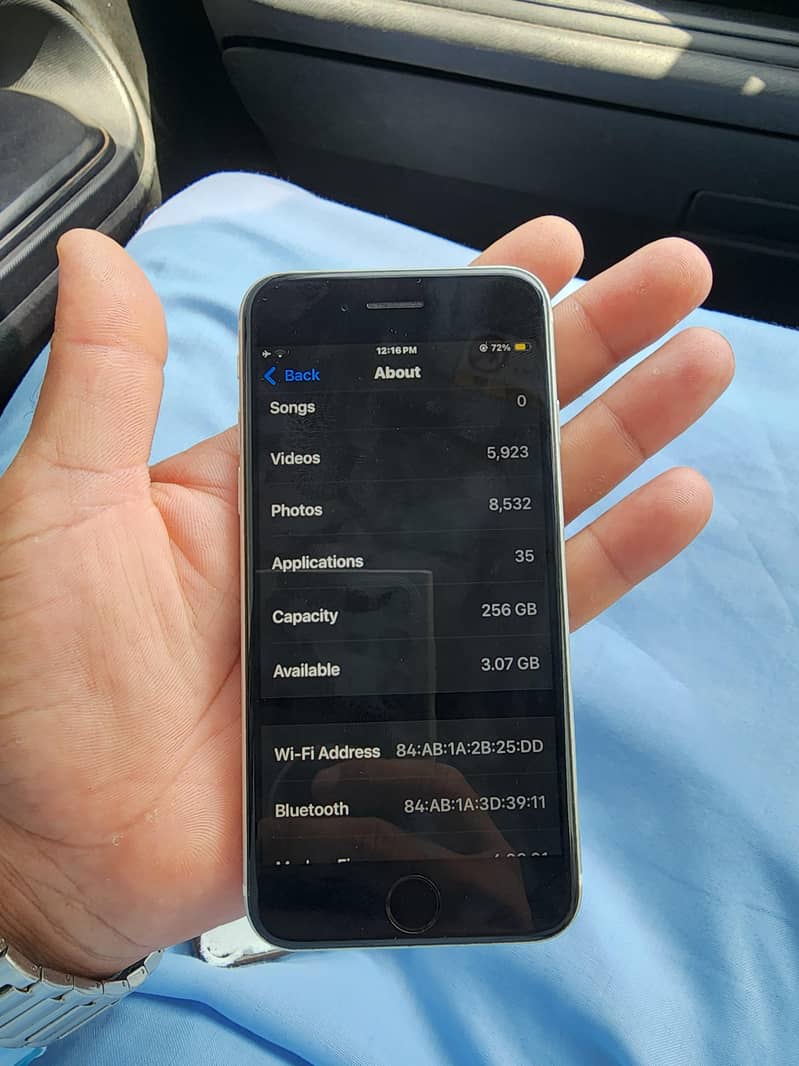 Apple iPhone SE3 8