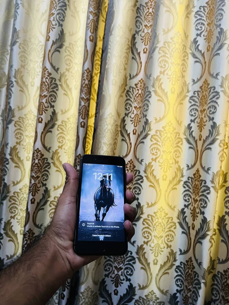 Apple iPhone 8 Plus 3