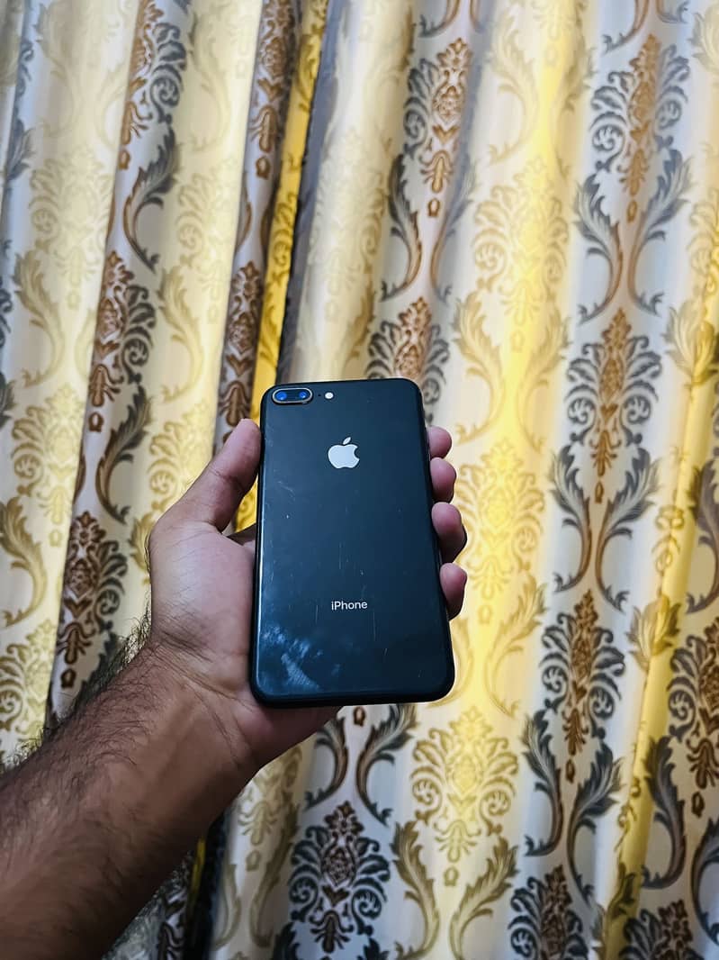 Apple iPhone 8 Plus 4