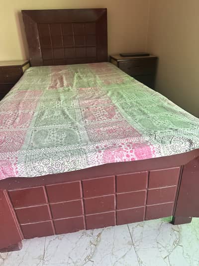 Single wooden bed set