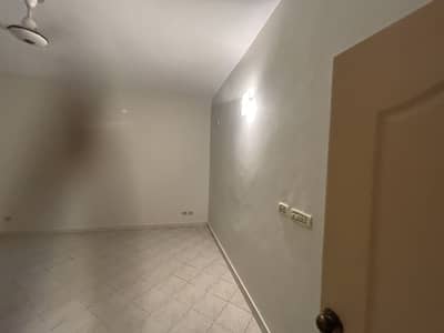 3 Beds Flat Complete Renovated With Tiles