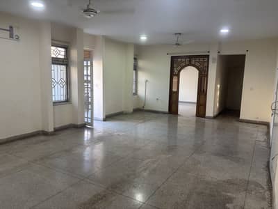 10 Marla Flat In Central Askari 4 For sale