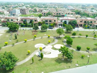 5 marla plot available in lake city