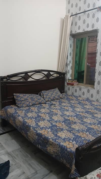 CLASSIC WOODEN DOUBLE BED