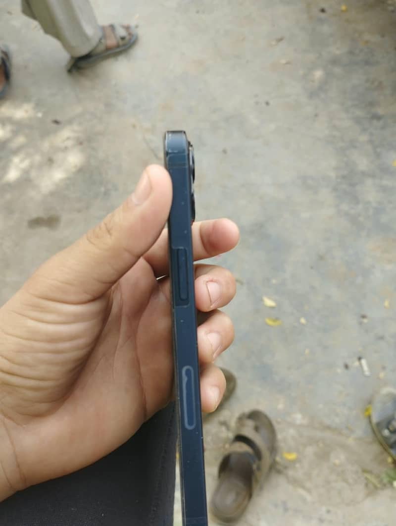 Apple iPhone 13 4