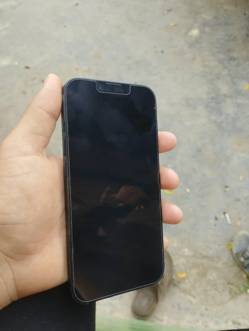 Apple iPhone 13 7